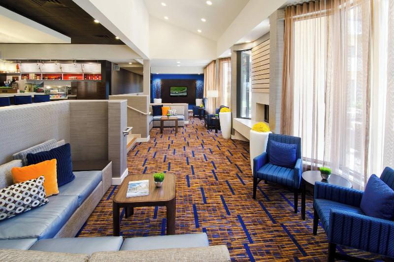 فندق Courtyard St. Louis Westport Plaza