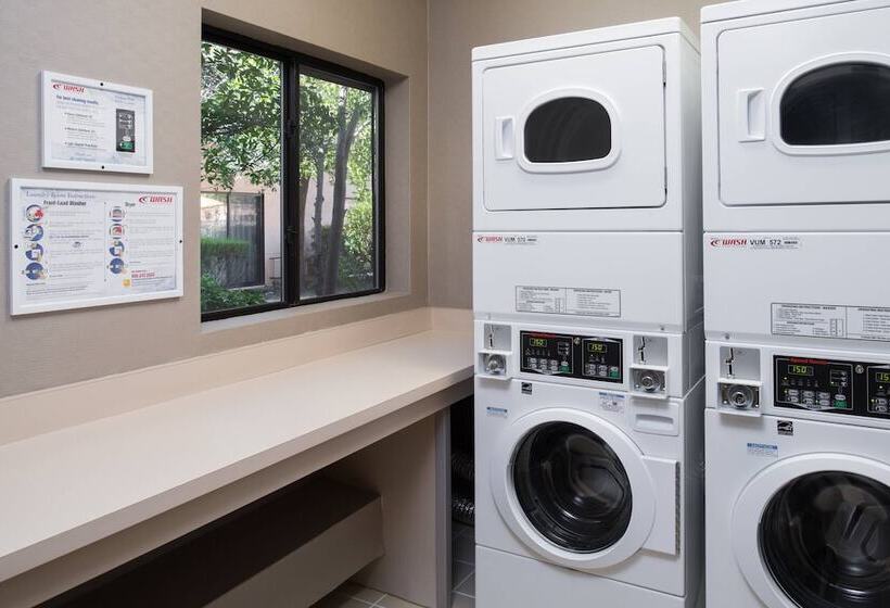 Отель Courtyard By Marriott Vacaville