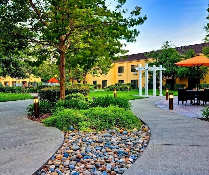 호텔 Courtyard By Marriott Vacaville