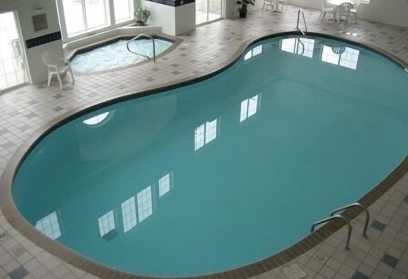 호텔 Crossings By Grandstay Inn And Suites