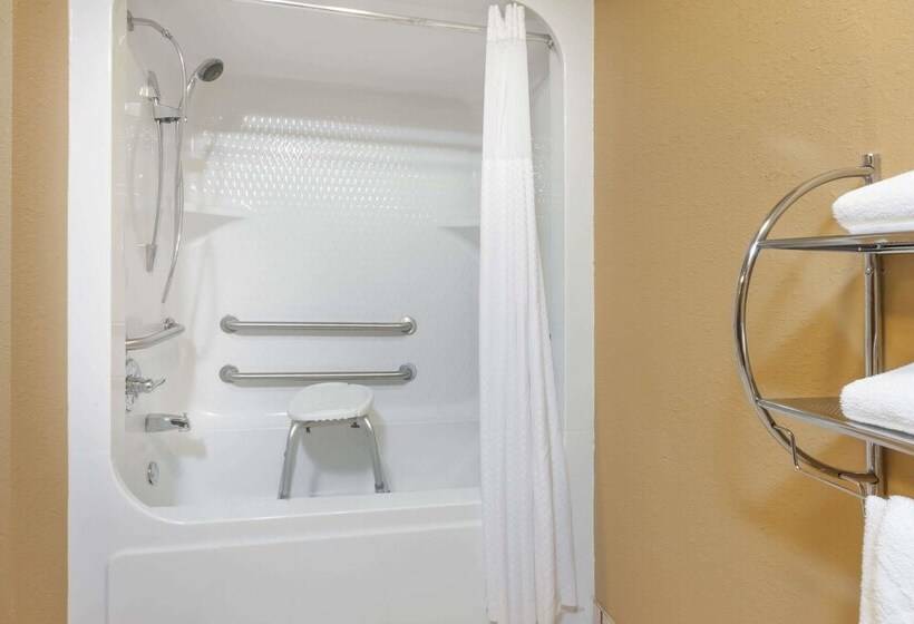 בית מלון כפרי Days Inn By Wyndham Central City