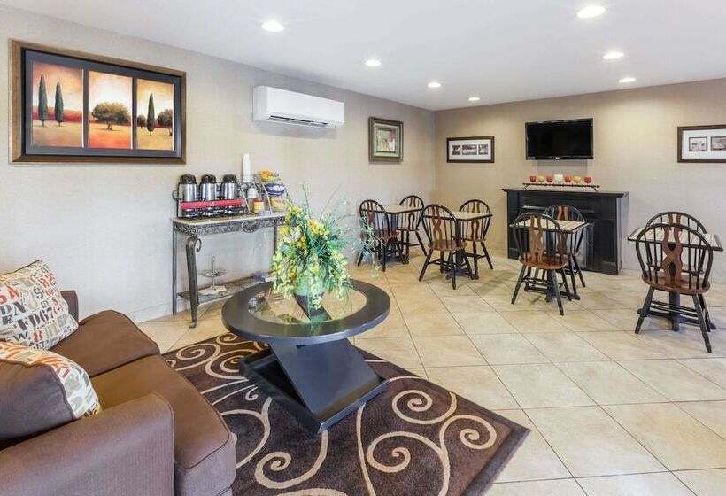 فندق Days Inn By Wyndham Central City