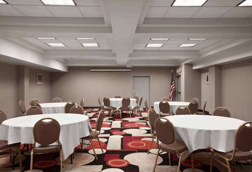 בית מלון כפרי Days Inn & Suites By Wyndham Albany