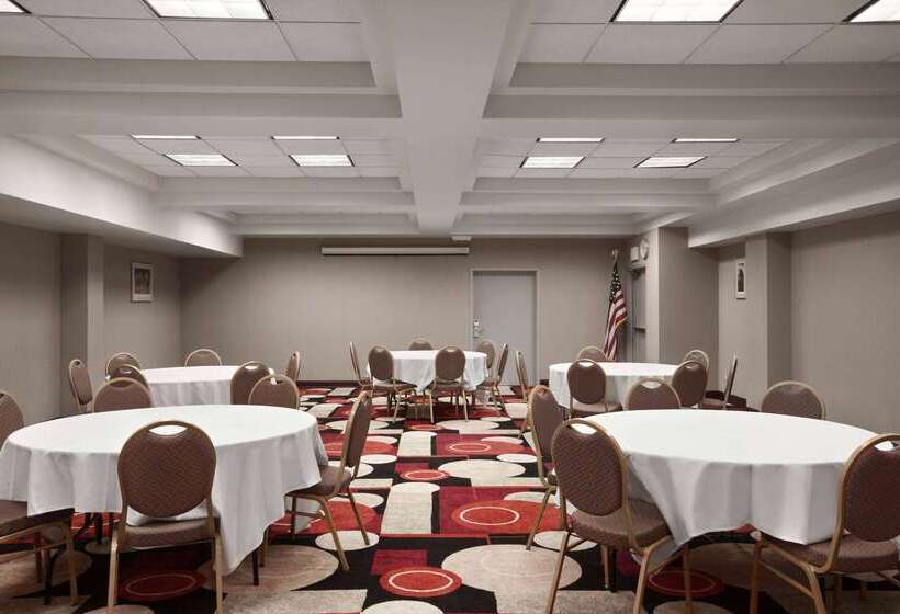 בית מלון כפרי Days Inn & Suites By Wyndham Albany