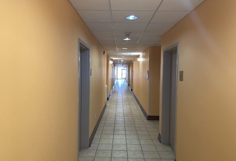 בית מלון כפרי Days Inn & Suites By Wyndham Albany