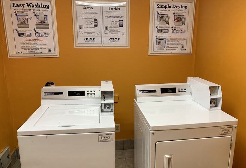 בית מלון כפרי Days Inn & Suites By Wyndham Albany