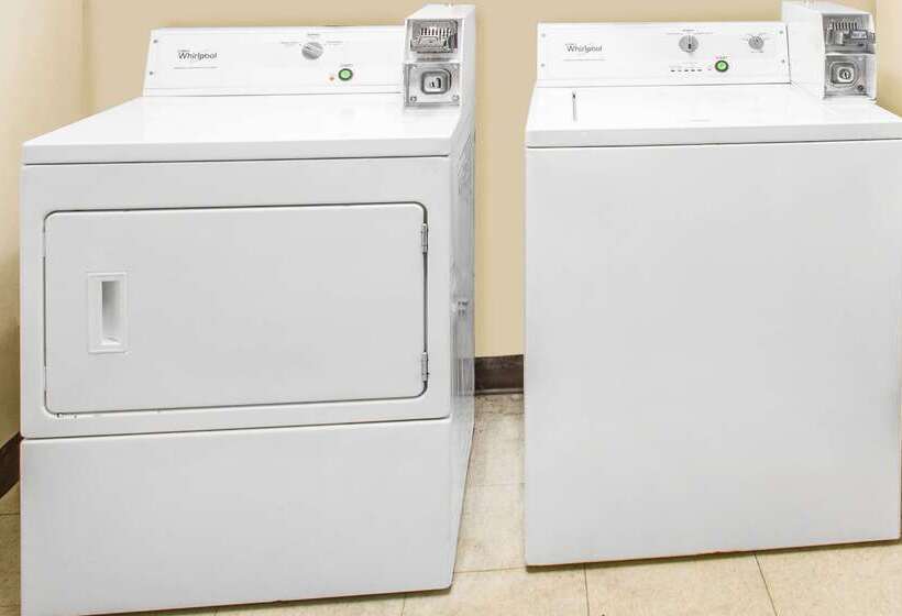 هتل Days Inn & Suites By Wyndham Columbia Airport