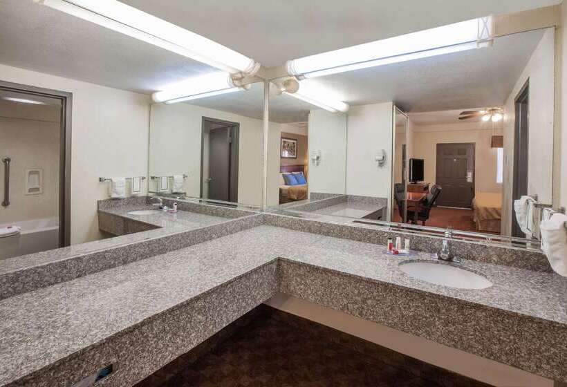 酒店 Days Inn & Suites By Wyndham Webster Nasaclearlakehouston