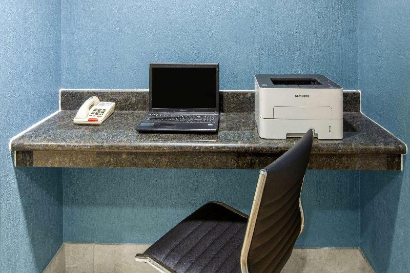 酒店 Days Inn & Suites By Wyndham Webster Nasaclearlakehouston