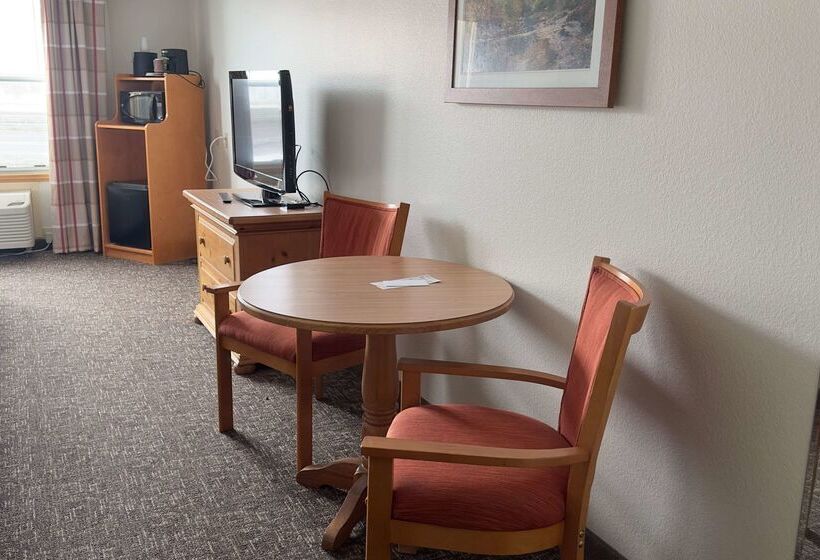 هتل Duluth Inn & Suites Near Spirit Mountain