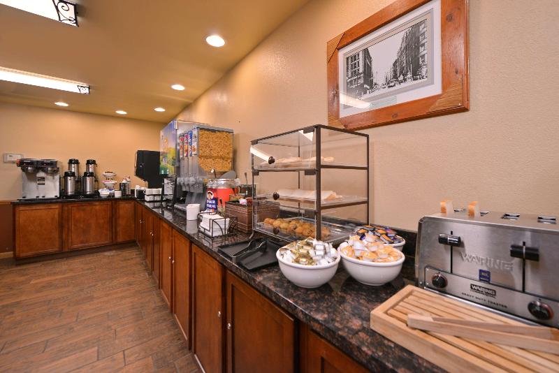 هتل Duluth Inn & Suites Near Spirit Mountain