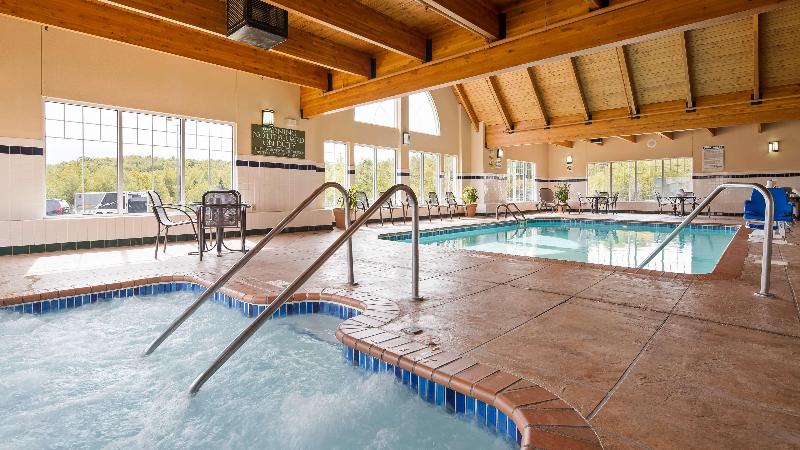 هتل Duluth Inn & Suites Near Spirit Mountain