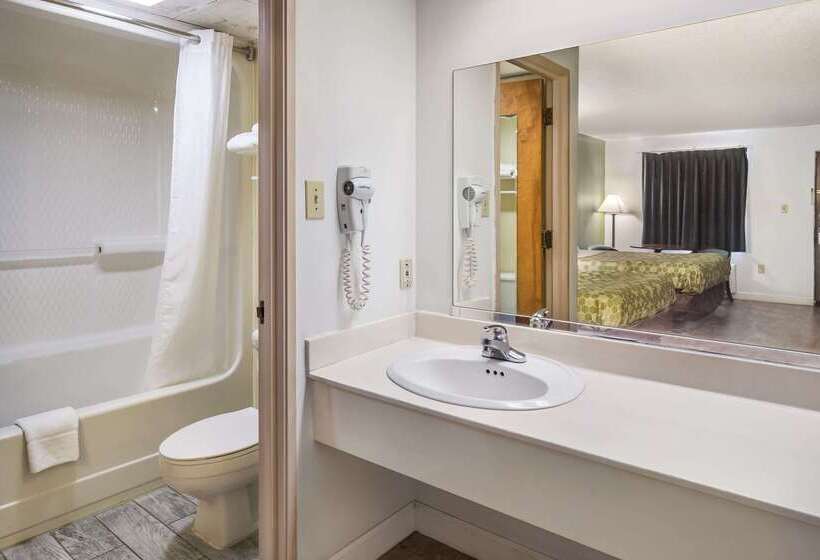 ホテル Econo Lodge Inn & Suites East