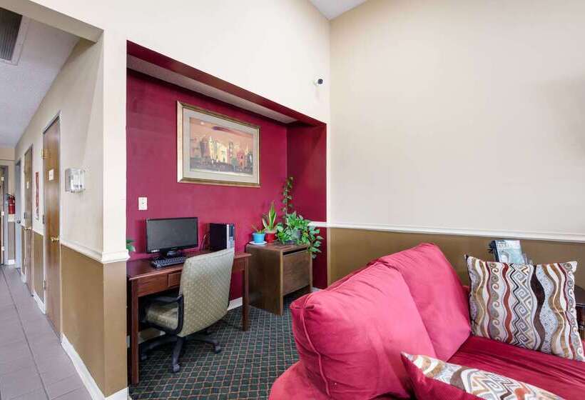 ホテル Econo Lodge Inn & Suites East