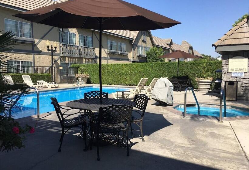 فندق Folk Inn Ontario Airport