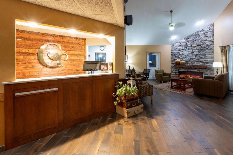 Grandstay Hotel & Suites