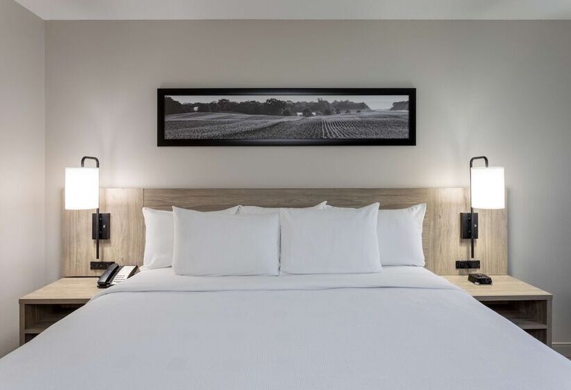 Grandstay Hotel & Suites