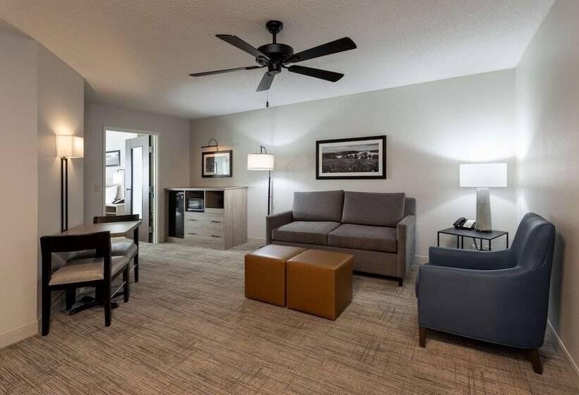 Grandstay Hotel & Suites