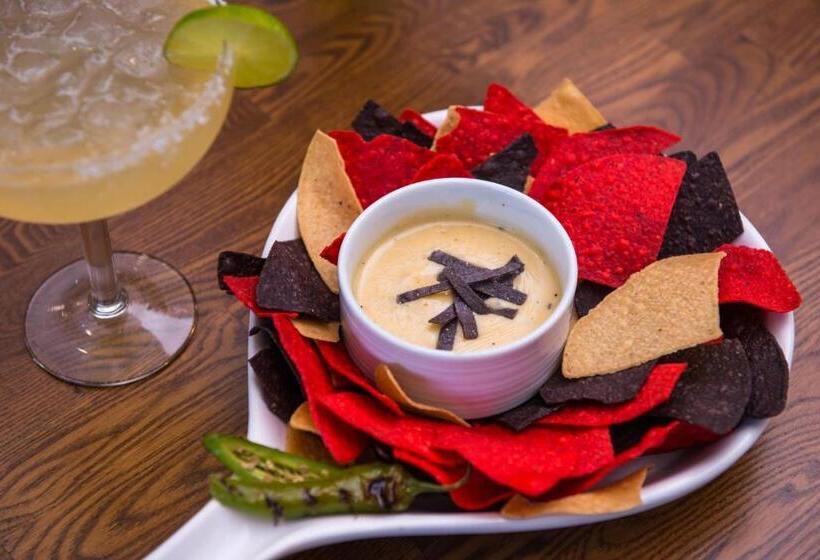 هتل Holiday Inn & Suites Dallas Addison By Ihg