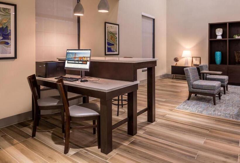 هتل Holiday Inn & Suites Dallas Addison By Ihg