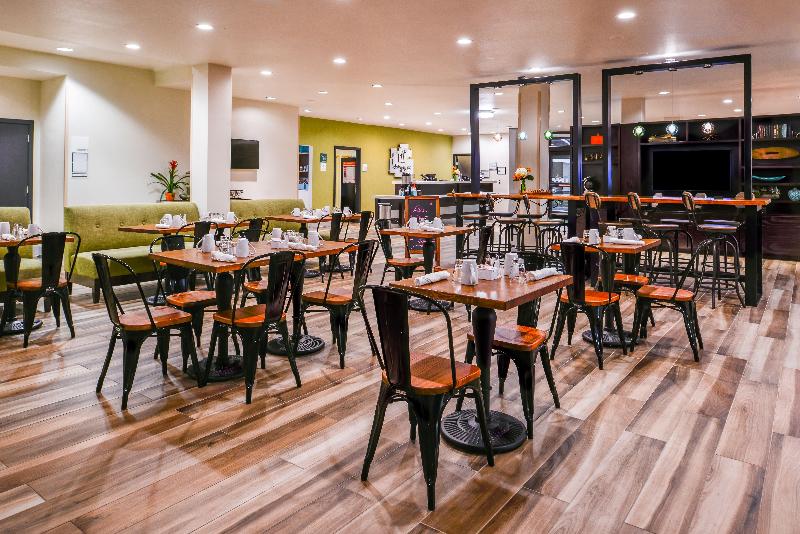 هتل Holiday Inn & Suites Dallas Addison By Ihg