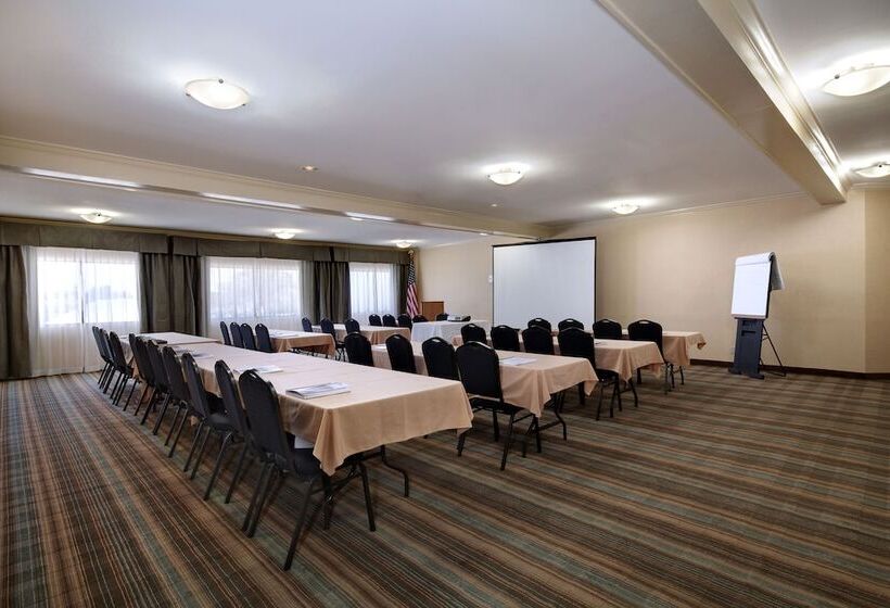 هتل Holiday Inn Express Port Hueneme, An Ihg