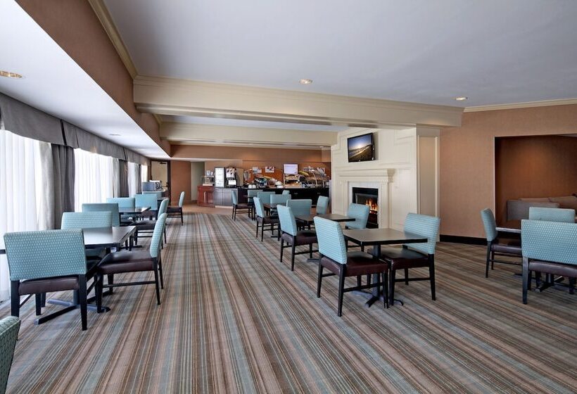 هتل Holiday Inn Express Port Hueneme, An Ihg