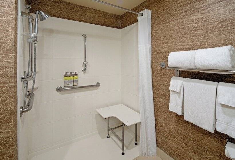 هتل Holiday Inn Express Port Hueneme, An Ihg