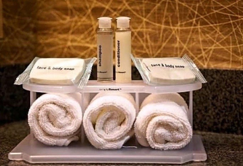 هتل Holiday Inn Express Port Hueneme, An Ihg