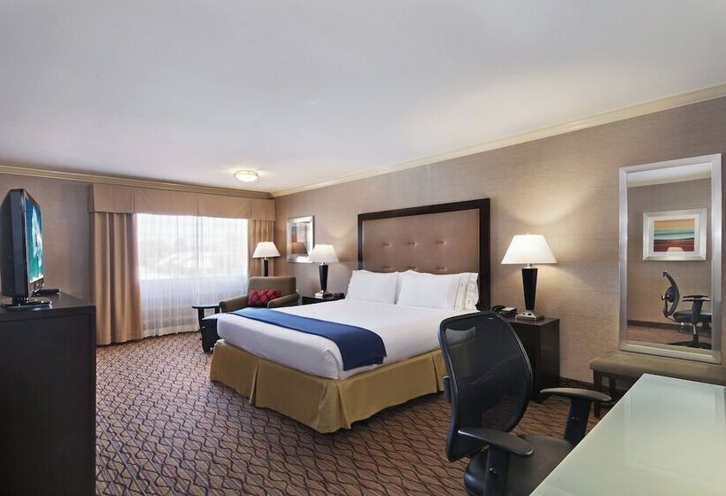 هتل Holiday Inn Express Port Hueneme, An Ihg