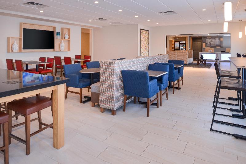 ホテル Holiday Inn Express & Suites Omaha 120th And Maple, An Ihg
