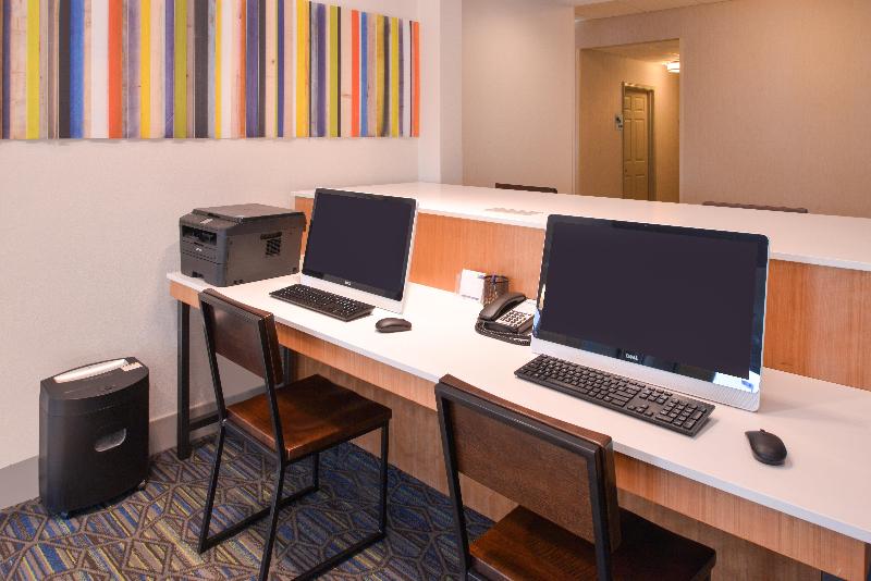 هتل Holiday Inn Express & Suites   Omaha   120th And Maple, An Ihg
