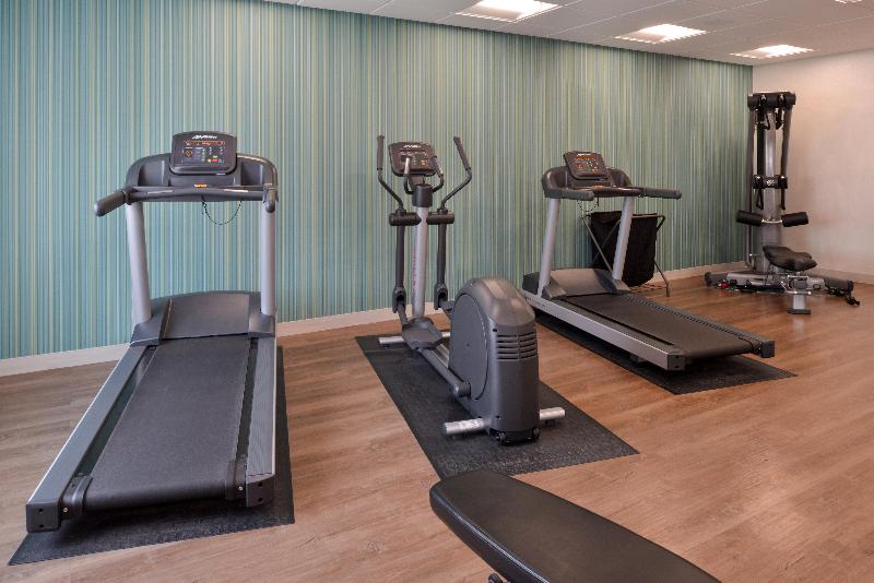 هتل Holiday Inn Express & Suites   Omaha   120th And Maple, An Ihg