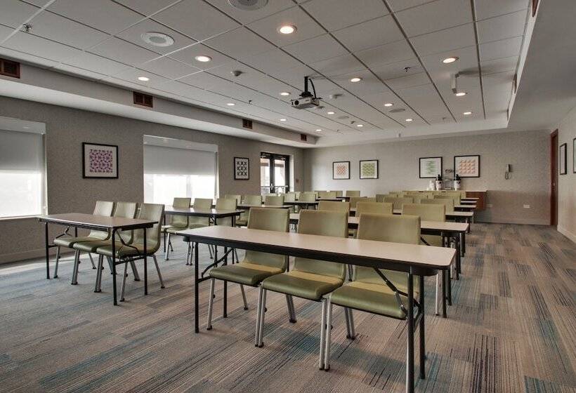 فندق Holiday Inn Express & Suites Aurora   Naperville, An Ihg