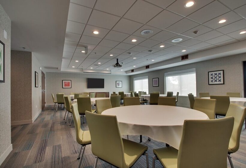 Отель Holiday Inn Express & Suites Aurora Naperville, An Ihg