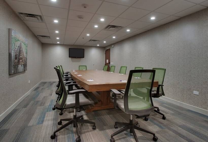 Отель Holiday Inn Express & Suites Aurora Naperville, An Ihg