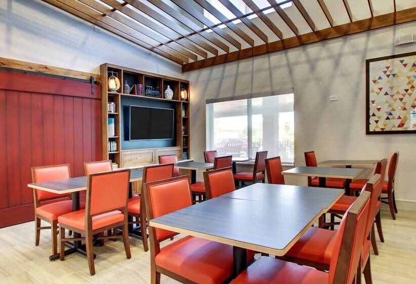 Отель Holiday Inn Express & Suites Aurora Naperville, An Ihg