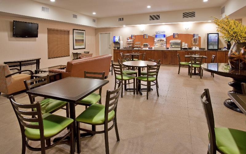 Holiday Inn Express Hotel & Suites Topeka North By Ihg