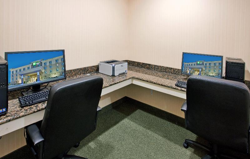 Holiday Inn Express Hotel & Suites Topeka North By Ihg