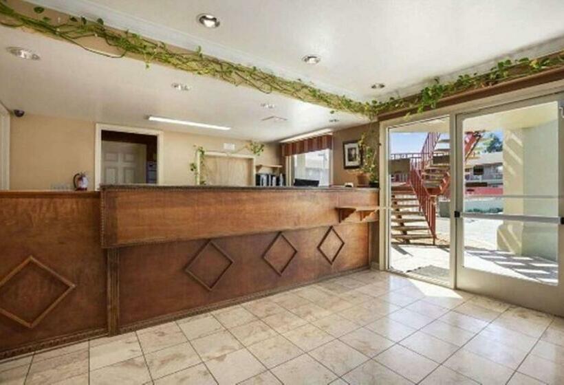 호텔 Inn At King City