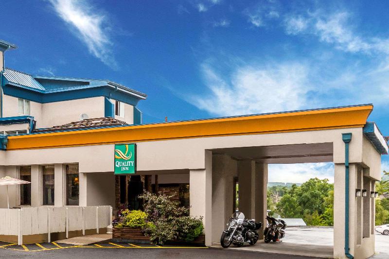 Отель Quaint Inn & Suites