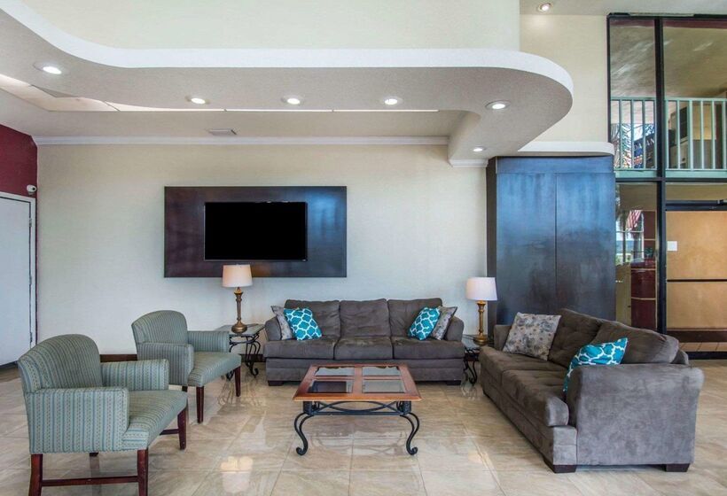 호텔 Quality Inn & Suites At Tropicana Field