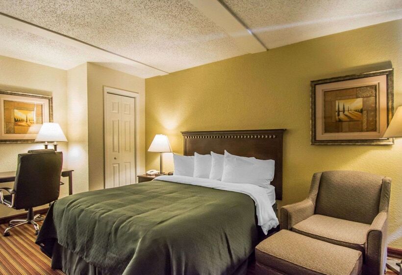 호텔 Quality Inn & Suites At Tropicana Field