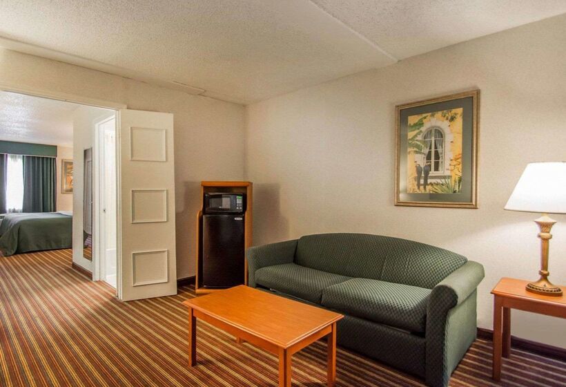 호텔 Quality Inn & Suites At Tropicana Field