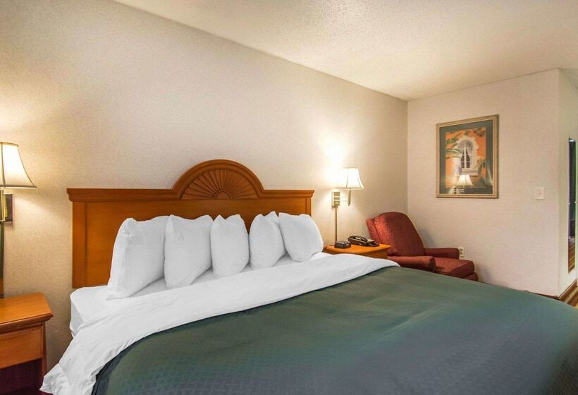 호텔 Quality Inn & Suites At Tropicana Field