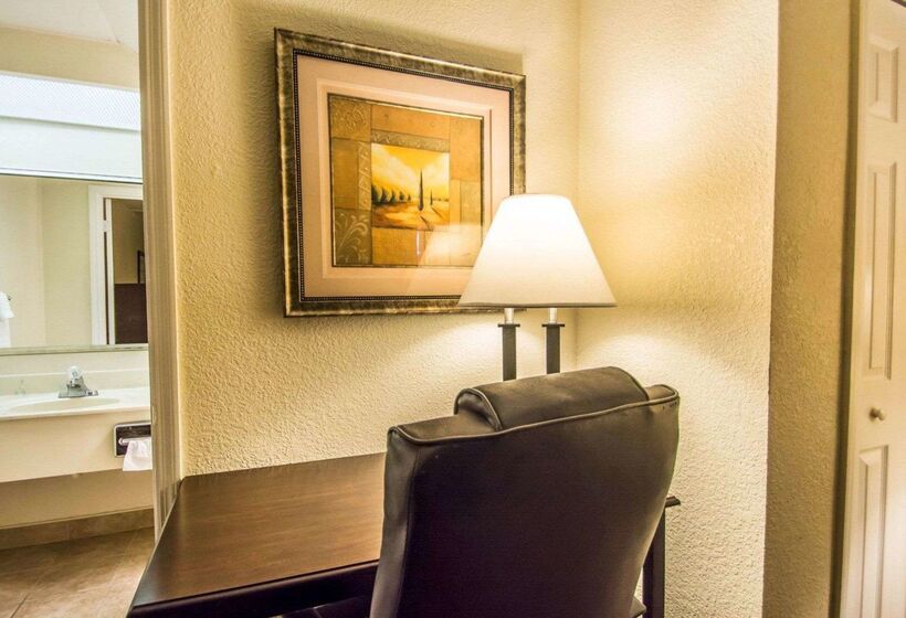 호텔 Quality Inn & Suites At Tropicana Field