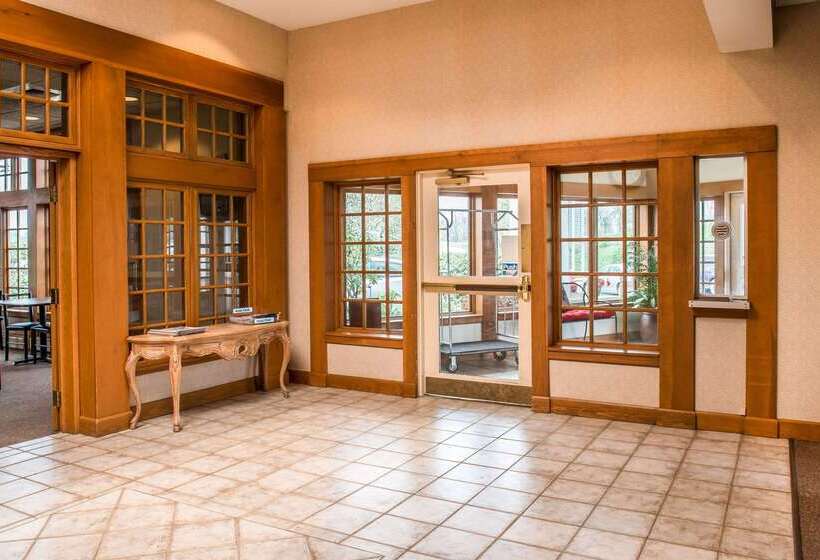 Отель Quality Inn Pittsburgh Airport