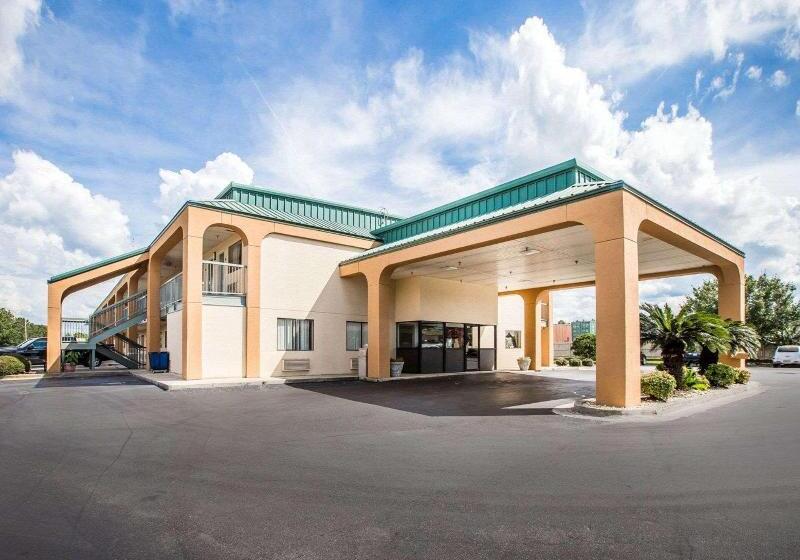 ホテル Quality Inn & Suites Dublin