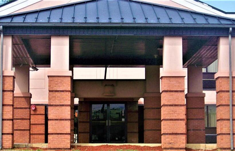 בית מלון כפרי Quality Inn & Suites Kearneysville  Martinsburg