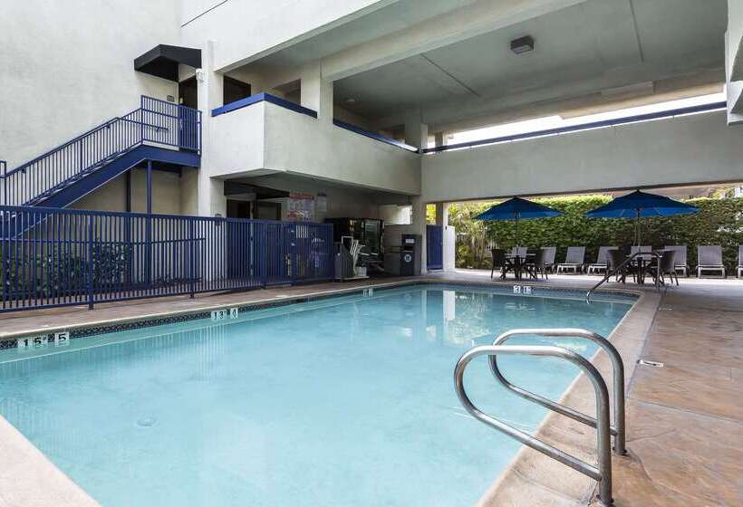 호텔 Quality Inn & Suites Los Angeles Airport Lax